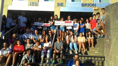 Padres y alumnos encerrados en el instituto.