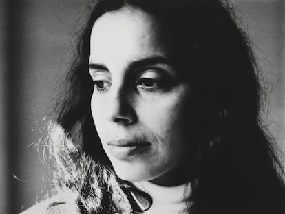La artista cubana Ana Mendieta, en un retrato fotográfico de los primeros años 80.