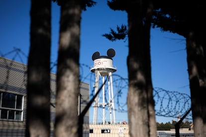 Alambradas de protección en Disneyland París.