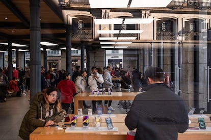 
Interior del Apple de la Puerta del Sol, esta semana. 
