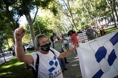 Manifestación de la Marea de Residencias frente al Congreso, el 19 de agosto. EFE/Luca Piergiovanni