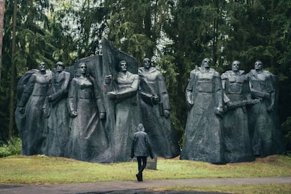 En el Grutas Park se puede visitar el Jardín de las Esculturas, un museo de realismo soviético al aire libre.