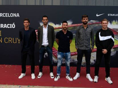 Sergi Roberto, Busquets, Messi, Piqué i De Jong, en la inauguració de l'estadi Johan Cruyff.