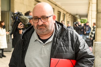 Juan Francisco Trujillo, el chófer de Javier Guerrero, a la salida de la Audiencia de Sevilla, donde declaró el pasado 8 de enero.