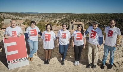 El paso adelante de la España Vaciada, de izquierda a derecha: Antonio Saz, de Teruel Existe, Mar Martín de CODESE, Raquel Esteban de SOS Talavera y comarcas, Inmaculada Sáenz SOS Cameros La Rioja,Vanesa García Soria YA! ,Salomón Ortega Te Puebla Burgos y Chema Mezquita Coordinadora Rural Zamora.