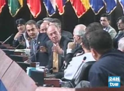 El Rey Juan Carlos dedica el famoso "¿Por qué no te callas?" a Chávez en la Cumbre Iberoamericana en noviembre de 2007