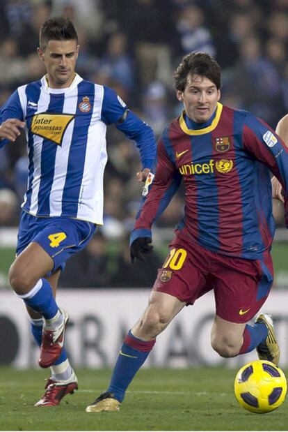 Messi se escapa de Márquez.