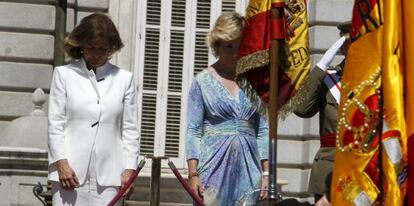 Ana Botella y Esperanza Aguirre  durante el acto de jura de bandera.