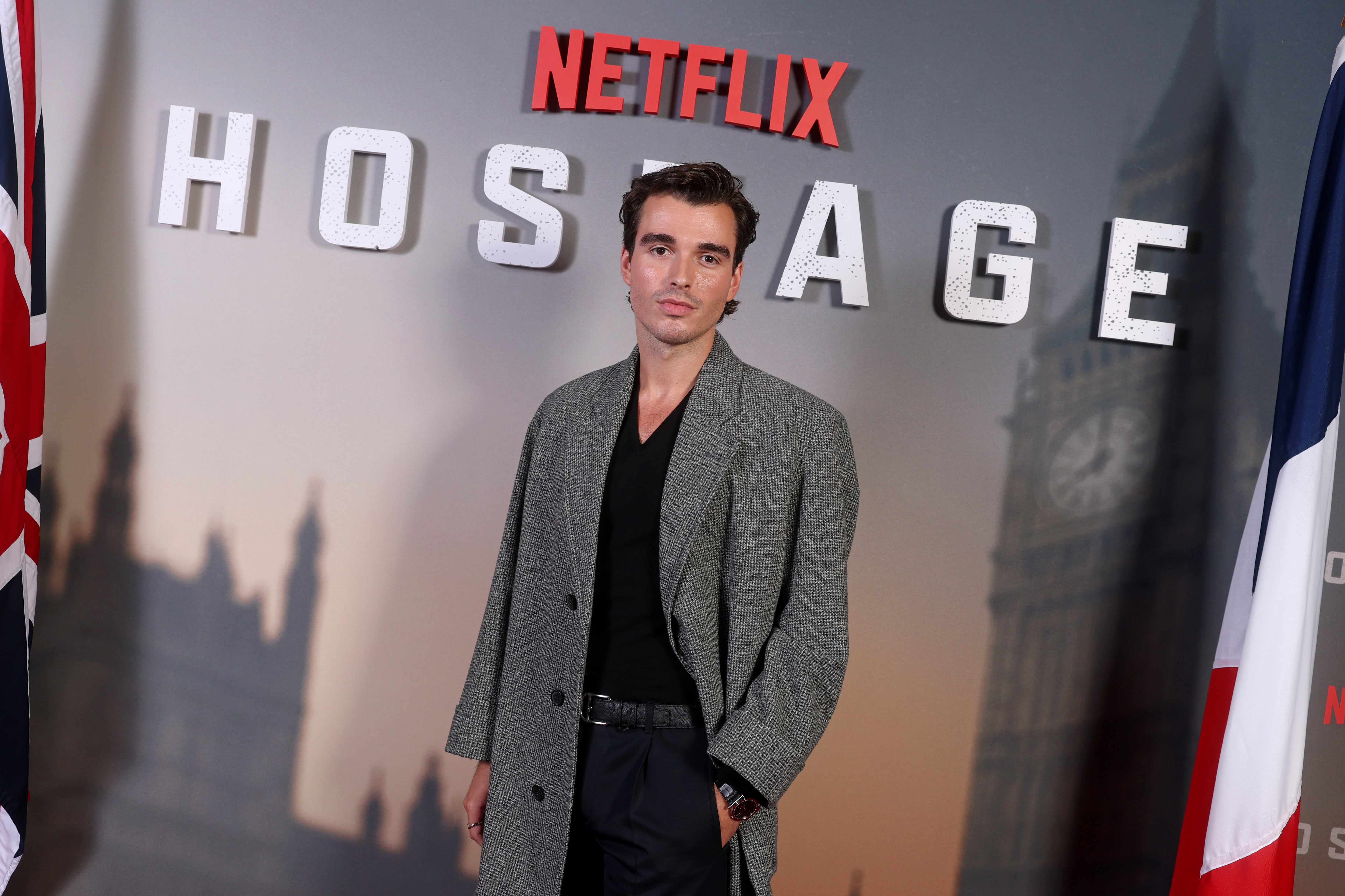 Corey Mylchreest, el actor que nunca quiso ser famoso y ahora protagoniza uno de los éxitos del verano de Netflix 2 Corey Mylchreest en la 'premiere' de la serie 'Rehén', en Londres, el 11 de agosto de 2025.