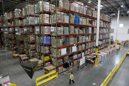 Gracias a su nuevo programa de financiación, querréis llevaros el almacén entero de Amazon.