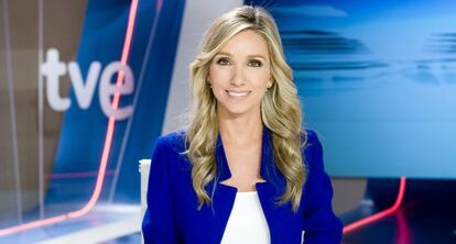 Marta Jaumandreu presenta el TD2 de Televisión Española.