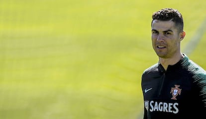 Cristiano Ronaldo entrena con la Selección de Portugal en Oeiras, el 20 de marzo.