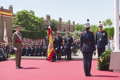 Uno de los momentos más emocionantes ha tenido lugar cuando el Rey ha depositado una corona de laurel en homenaje a los que dieron su vida por España.