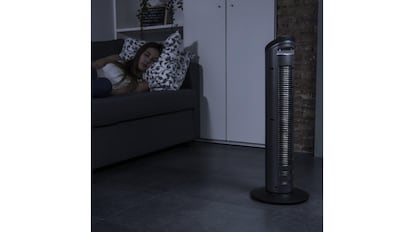 Este ventilador de torre es silencioso, perfecto para usa por las noches