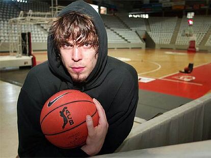 Marc Gasol, en el pabellón de Fontajau, en el que juega su nuevo equipo, el Akasvayu Girona.