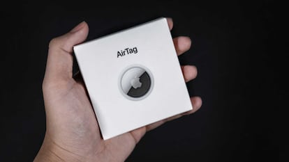 Caja de un AirTag de Apple