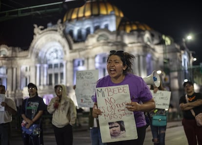 Familiares de una niña víctima de abusó sexual se manifiestan en Ciudad de México, en diciembre pasado.