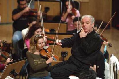 Daniel Barenboim, durante el ensayo general, ayer en Oviedo.