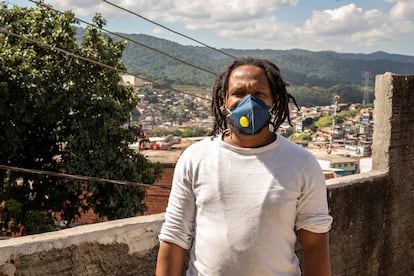 Dimas Reis, nascido e criado na Brasilândia, coordena a entrega de alimentos do coletivo Preto Império.