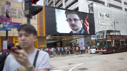 Snowden, en una pantalla callejera en Hong Kong.