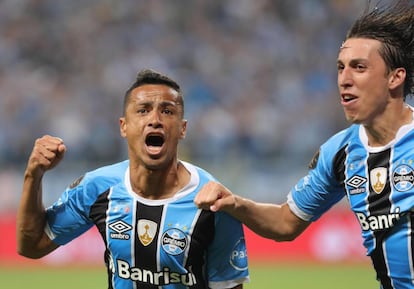 Cicero celebra su gol ante Lanús en Porto Alegre, en la primera final por la Copa Libertadores.