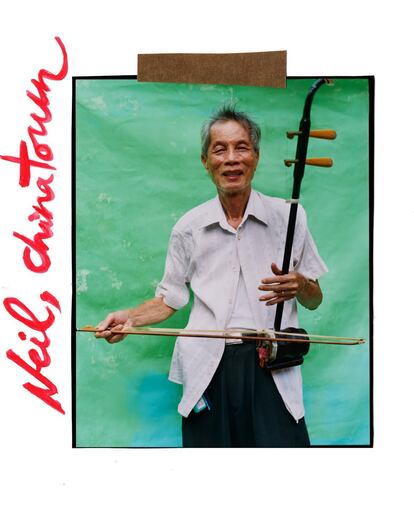 Neil es un músico que lleva más de 40 años llenando las calles de Chinatown con el melódico sonido del erhu o violín chino.