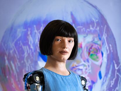 El robot creativo Ai-Da, en el Museo del Diseño de Londres en mayo de 2021.