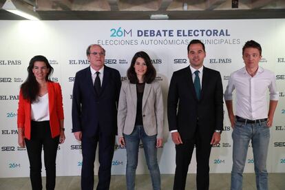 Los cinco candidatos, a su llegada al debate.