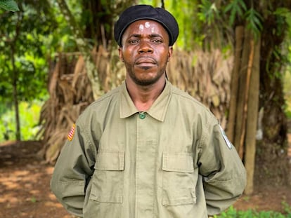 Augustine Nimely comenzó como voluntario en 1990. Treinta años después es uno de los 'rangers' más veteranos del Parque Nacional de Sapo, en Liberia.