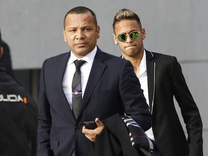 El padre de Neymar y su hijo, a su llegada al juzgado el pasado 2 de febrero