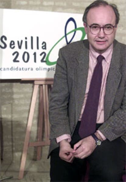 Seoane, ayer, en la oficina de la candidatura, en Sevilla.