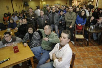 Reunión de hosteleros de la provincia de Castellón contra la ley antitabaco, ayer en Burriana.