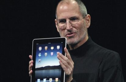 Steve Jobs presentaba la tableta iPad en enero de 2010.