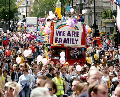 Manifestación del Orgullo a su paso por Piccadily, en Londres, en 2004.