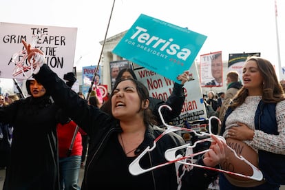 Manifestantes en contra del derecho al aborto este martes en Washington.