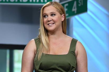 Amy Schumer – La protagonista de Y de repente tú desveló en su libro autobiográfico (La chica del tatuaje encima del culo) que había sido usuaria de las aplicaciones de citas y que incluso conoció a uno de sus ex, Ben Hanisch, en Raya. Actualmente Schumer está felizmente casada con un chef llamado Chris Fischer y es madre de un niño.