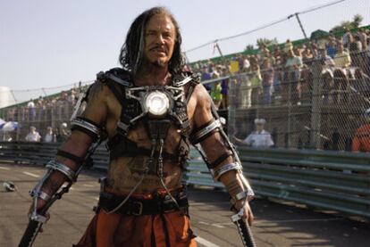 Mickey Rourke, en un fotograma de <i>Iron Man 2</i>, que se estrena el 7 de mayo en EE UU.