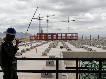 Construcción del edificio terminal del nuevo aeropuerto Felipe Ángeles, en la base militar de Santa Lucía.