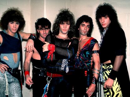 Bon Jovi retratados en 1984 antes de un concierto en Illinois. De izquierda a derecha, David Bryan (teclados), Tico Torres (batería), Jon Bon Jovi (voz), Alec John Such (bajo) y Richie Sambora (guitarra).