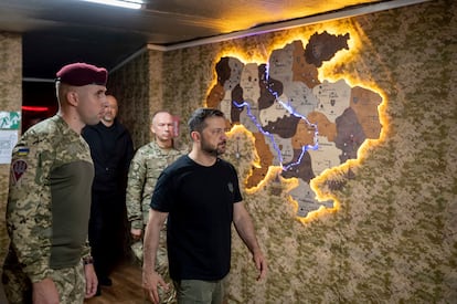 El presidente ucranio, Volodímir Zelenski, en una visita al frente de la provincia de Sumi, en el norte de Ucrania, el pasado 6 de agosto.