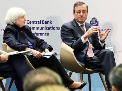 De izquierda a derecha, Janet Yellen, presidenta de la Reserva Federal; Mario Draghi, presidente del BCE; Mark Carney, gobernador del Banco de Inglaterra, y Haruhiko Kuroda, gobernador del Banco de Jap&oacute;n. 