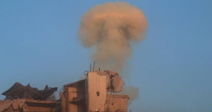 Bombardeio do regime sírio sobre um bairro rebelde de Aleppo.