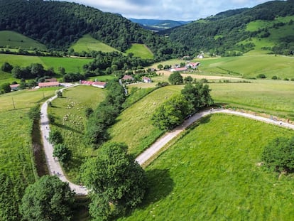 Vista del tramo del muro de cemento, primer desafío serio de la Irati Extrem.