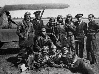 Pilotos republicanos de la 2ª y 3ª escuadra, preparados para intervenir en el frente del Ebro.