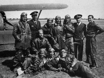 Pilotos republicanos de la 2ª y 3ª escuadra, preparados para intervenir en el frente del Ebro.