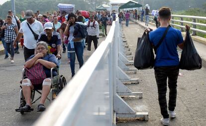 Entre el flujo de venezolanos diario que recibe Colombia, se puede identificar aquellas personas que o bien buscan bienes y servicios del lado colombiano —la llamada migración pendular que va y regresa— o bien aquellos que alimentan el éxodo que huye del país empujado por la crisis.