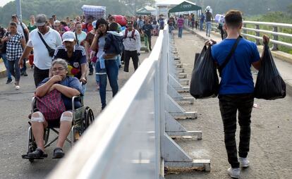 Entre el flujo de venezolanos diario que recibe Colombia, se puede identificar aquellas personas que o bien buscan bienes y servicios del lado colombiano —la llamada migración pendular que va y regresa— o bien aquellos que alimentan el éxodo que huye del país empujado por la crisis.