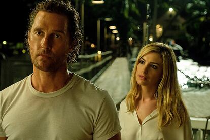 McConaughey y Hathaway en un fotograma de ‘Serenity’.