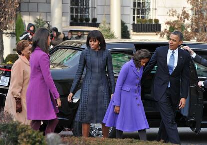 La familia Obama llegan a un oficio religioso en la iglesia de St John.