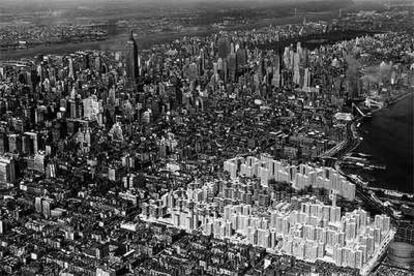 Vista de Manhattan en 1947, cuando se inauguraron los edificios en venta (abajo a la derecha, más claros).